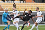 Olonisakin a caccia del pallone Olonisakin a caccia del pallone
